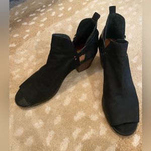 Lucky Brand black open toed shoes with heel